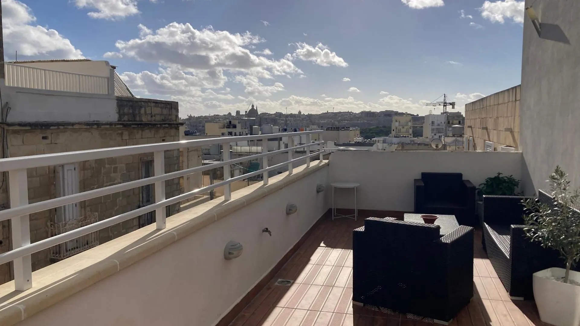 Charming Central Townhouse In Sliema By Assetflow Pro Apartment